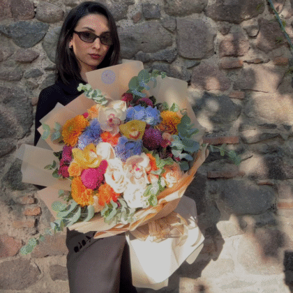 Floral Breeze – Ortanca Gül Aranjmanı | Papatya Çiçekçilik