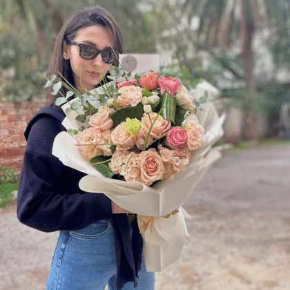 Soft Romance – İthal Gül Lisyantus Buketi | Papatya Çiçekçilik