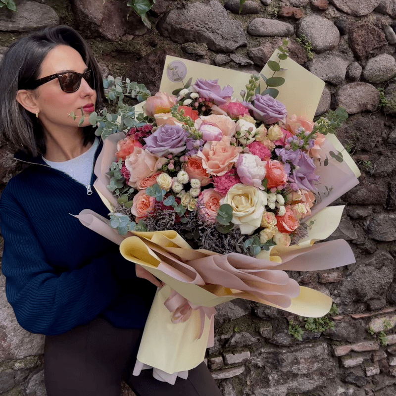 The Amethyst Collection – Gül & Şakayık Buketi | Papatya Çiçek